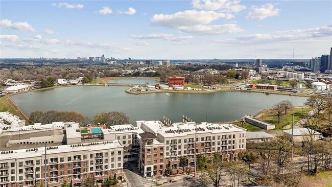 Building Photo - 900 Brees Ct