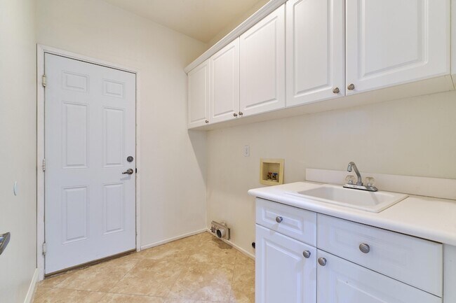 Building Photo - 82950 Vincent Dr