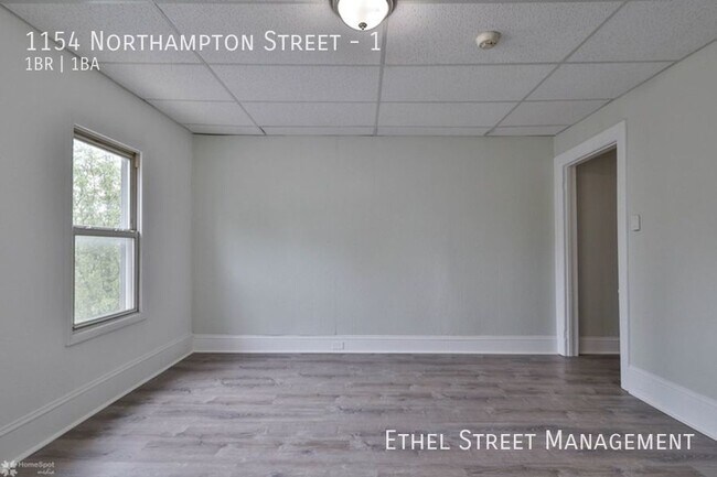 Building Photo - 1154 Northampton St