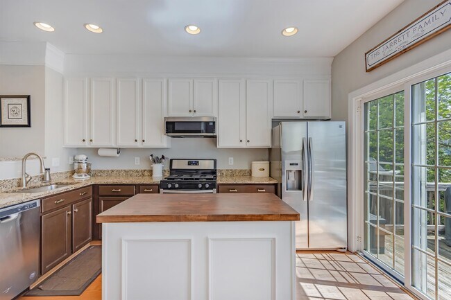 Building Photo - 11429 Log Ridge Dr