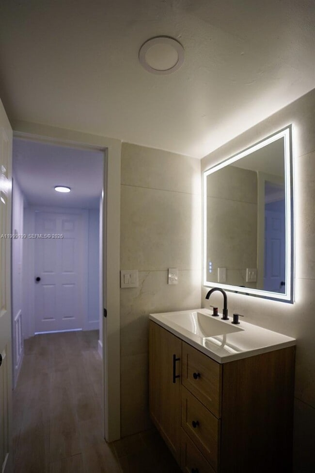 Building Photo - 530 SE 2nd Ave