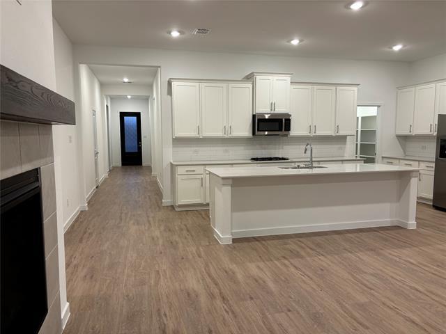 Building Photo - 708 Enys Wy