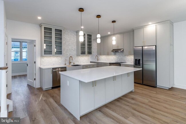 Building Photo - 17 Wilson St