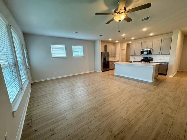 Building Photo - 101 Hereford Lp