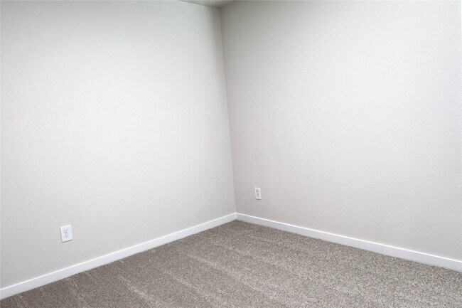 Building Photo - 247 Forest W St