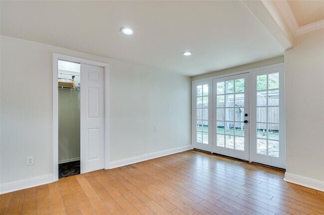 Building Photo - 2402 Westover Rd