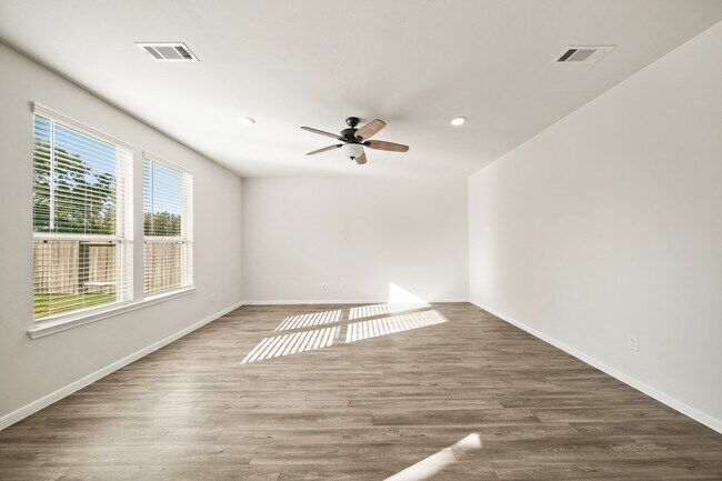 Building Photo - 312 Lippizan Dr