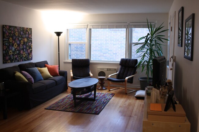 Building Photo - 914 Hinman Ave