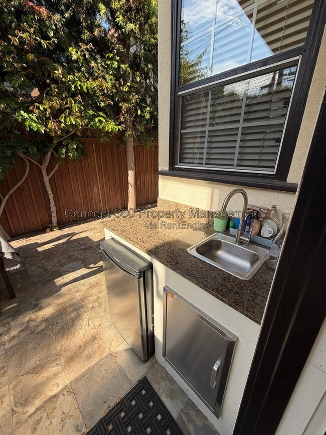 Building Photo - 237 Novara Dr