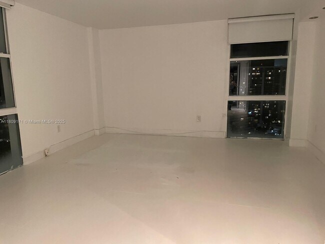 Building Photo - 3625 N Country Club Dr
