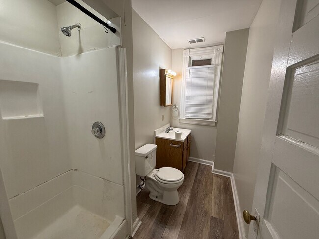 Building Photo - 376 Park Ave