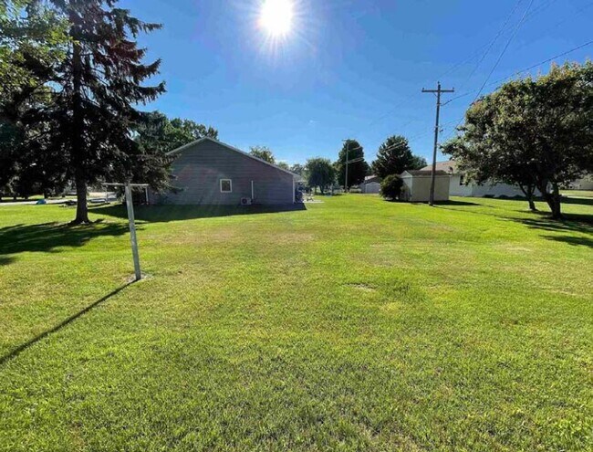Building Photo - For Rent: 3 Bed / 1 Bath Home in Oconto