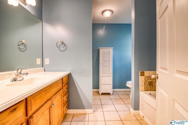 Building Photo - 328 Land Cir