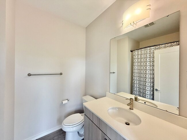 Building Photo - Premier 2BD, 2.5BA Downtown Raleigh Townho...
