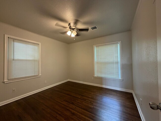 Building Photo - 4819 S Owasso Ave