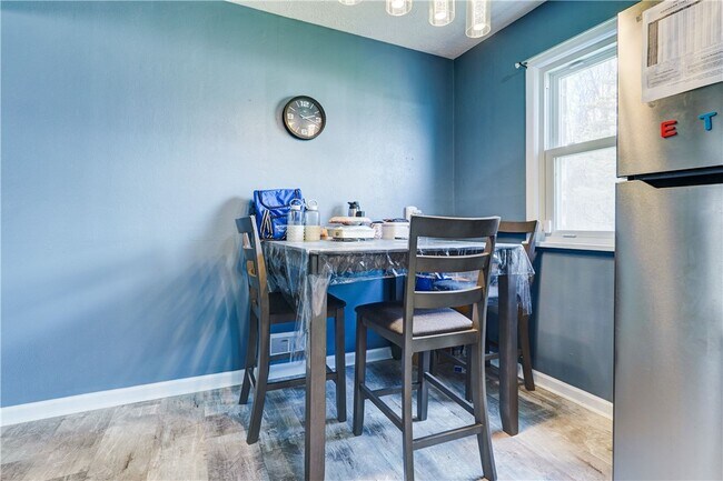 Building Photo - 889 Long Pond Rd