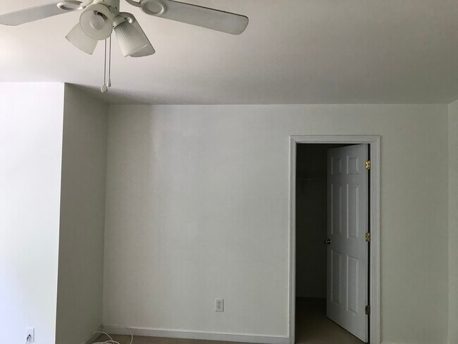 Building Photo - 8612 Springwater Dr