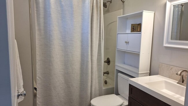 Building Photo - 23 E Second St - Apartment 2