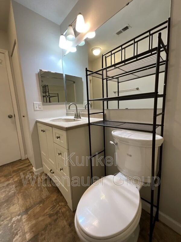 Building Photo - 213 Eagle Ridge