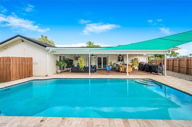 Building Photo - 15930 SW 90th Ave