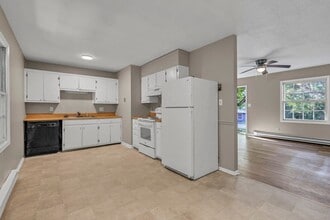 Building Photo - $2200 — 4 bedroom 2 bath House Student and...