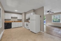 Building Photo - $2200 — 4 bedroom 2 bath House Student and...