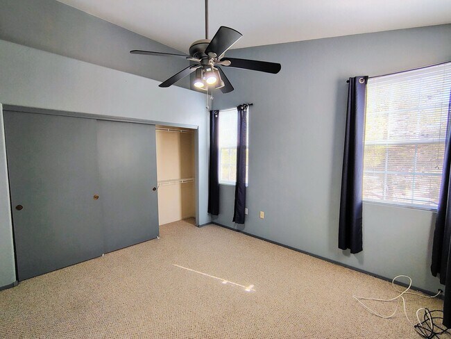 Building Photo - Henderson - 2 bedroom / 2 bath condo