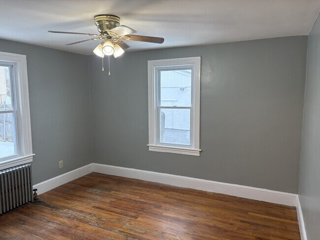 Building Photo - 610 Killingly St