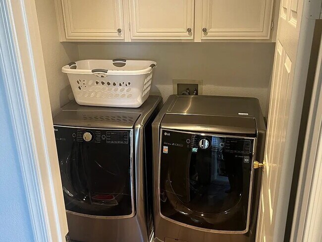 Building Photo - NO MIN CREDIT SCORE REQUIRED, BK OKAY, PAST EVICTION OKAY!, BACKGROUND FRIENDLY. Apply at "The Re...