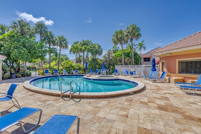 Building Photo - 500 Uno Lago Dr