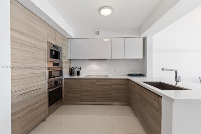 Building Photo - 300 Sunny Isles Blvd