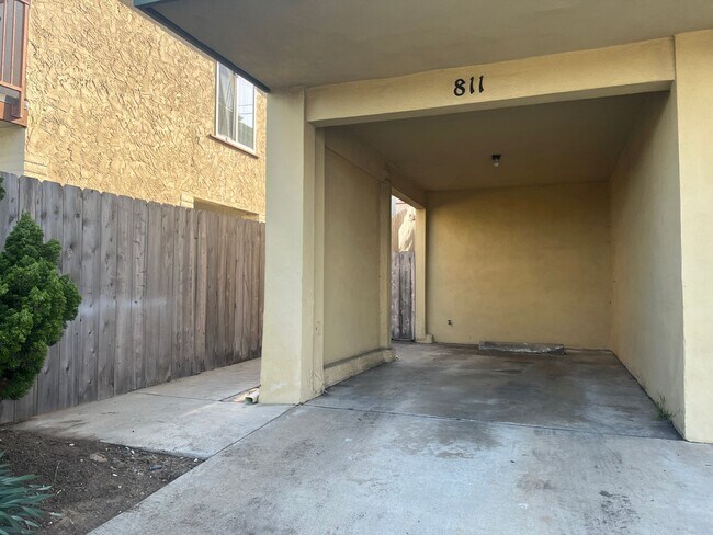 Building Photo - 811SV