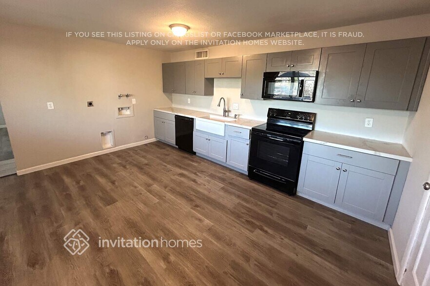 Building Photo - 14014 N 61st Ave