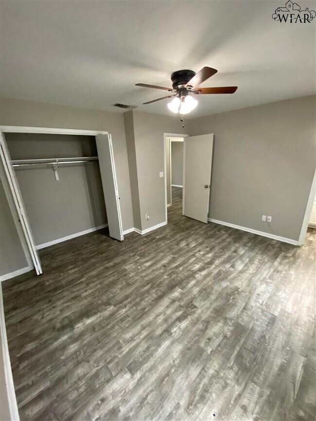 Building Photo - 5405 Hooper Dr