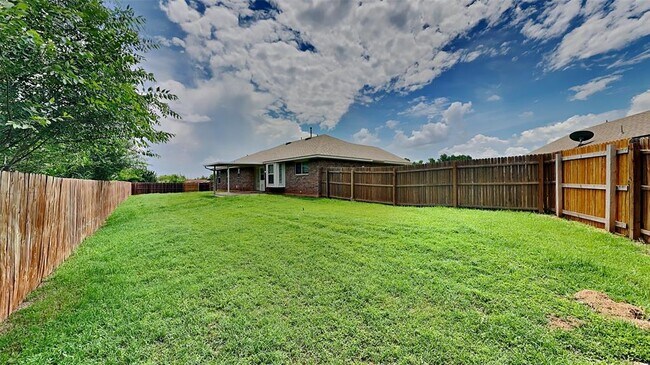 Building Photo - 1300 Selborne Pl
