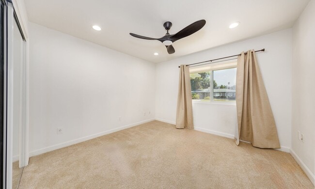 Building Photo - Large, Gorgeous Single Story Pool Home