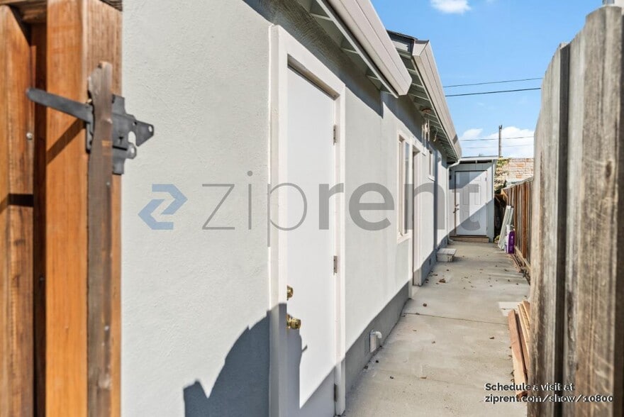 Building Photo - 1729 Laine Ave