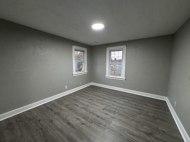 Building Photo - 11104 Lincoln Ave