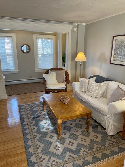 Building Photo - 4 Belmont St