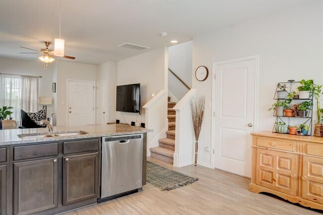 Building Photo - 18002 Malnati Dr