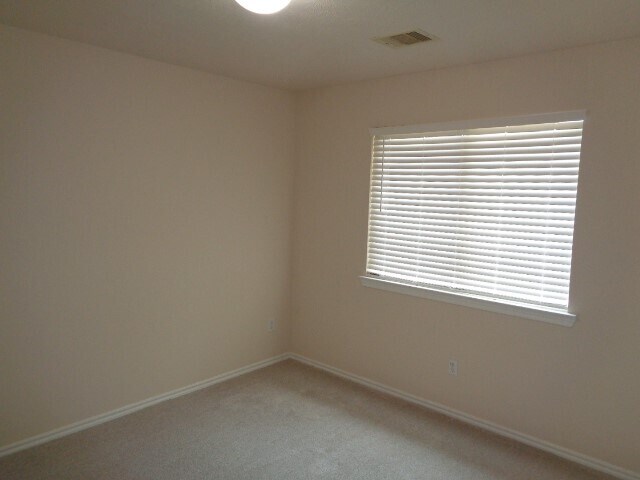 Building Photo - 1615 Redbud Grove Ct