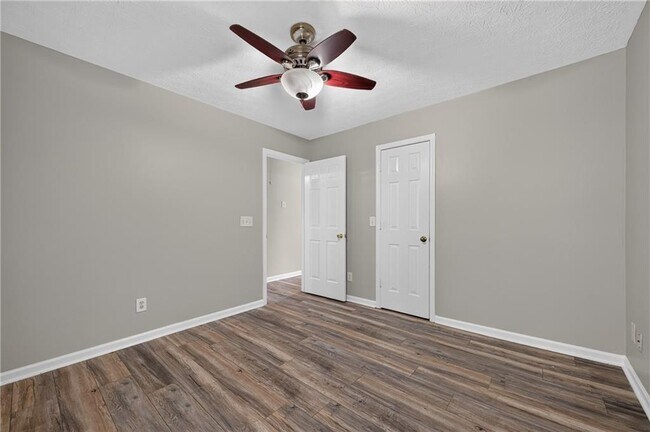 Building Photo - 437 Waterbury Way