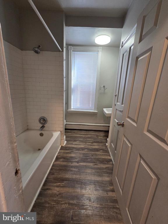 Building Photo - 604 W 20th St