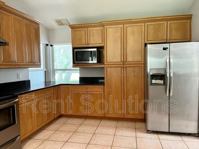 Building Photo - 405 Arlington Ave E