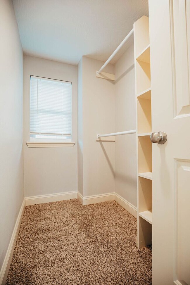 Building Photo - Stunning single family home near MSU campu...