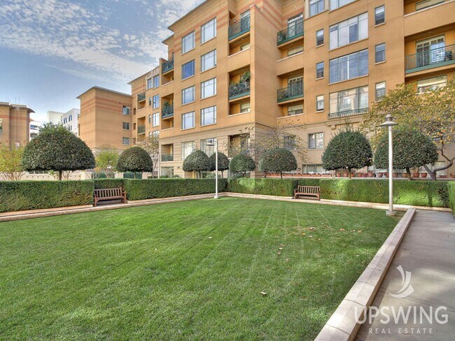 Building Photo - Paseo Plaza Condo For Rent in the Heart of...