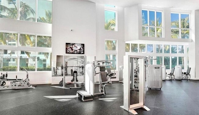 Building Photo - 1900 N Bayshore Dr