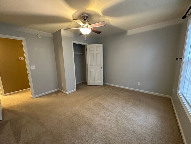 Building Photo - Spacious 4BR/3.5BA Two-Story Home in Queenswood Subdivision