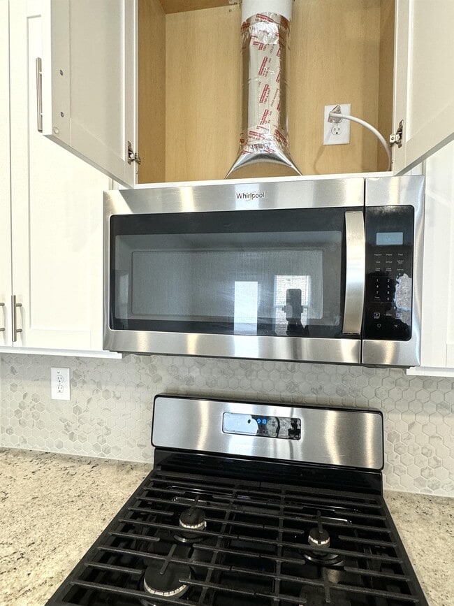 Building Photo - 3635 Shore Wood Ave