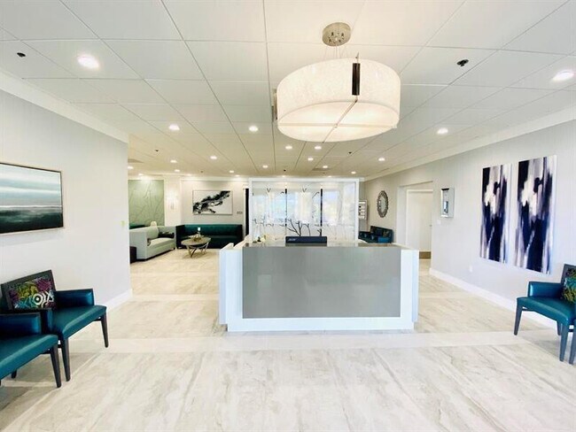 Building Photo - 641 Normandy Ln